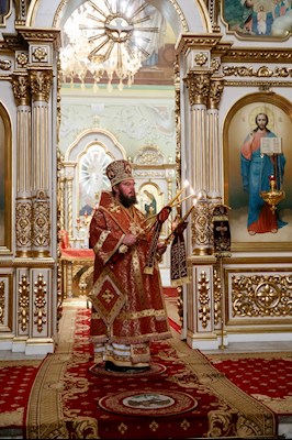 Митрополит Игнатий совершил всенощное бдение в Покровском храме Саратова