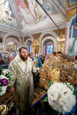 Всенощное бдение с чином погребения Божией Матери в Свято-Троицком кафедральном соборе г. Саратова