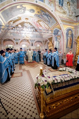 Всенощное бдение с чином погребения Божией Матери в Свято-Троицком кафедральном соборе г. Саратова