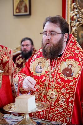 Архиереи Саратовской митрополии соборно совершили Литургию