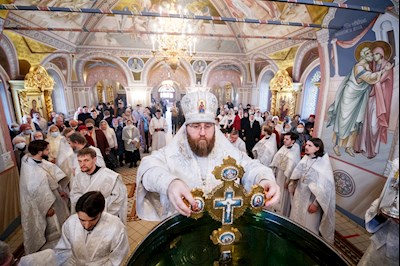 Великая вечерня в соединении с Литургией святителя Василия Великого в Свято-Троицком кафедральном соборе г. Саратова
