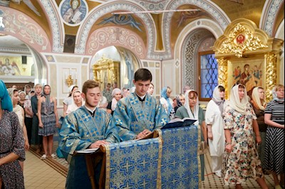 Всенощное бдение с чином погребения Божией Матери в Свято-Троицком кафедральном соборе г. Саратова
