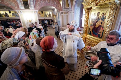 Великая вечерня в соединении с Литургией святителя Василия Великого в Свято-Троицком кафедральном соборе г. Саратова