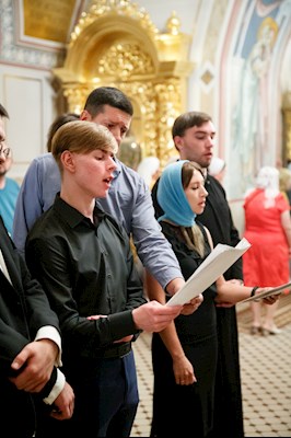 Всенощное бдение с чином погребения Божией Матери в Свято-Троицком кафедральном соборе г. Саратова