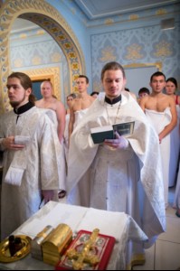 В Свято-Троицком кафедральном соборе Саратова совершена Крещальная литургия