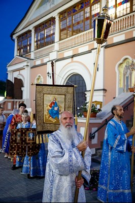 Всенощное бдение с чином погребения Божией Матери в Свято-Троицком кафедральном соборе г. Саратова