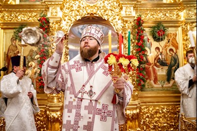 Ночное пасхальное богослужение в Свято-Троицком кафедральном соборе Саратова