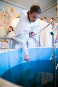 В Свято-Троицком кафедральном соборе Саратова совершена Крещальная литургия
