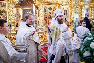 Великая вечерня в соединении с Литургией святителя Василия Великого в Свято-Троицком кафедральном соборе г. Саратова