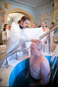 В Свято-Троицком кафедральном соборе Саратова совершена Крещальная литургия