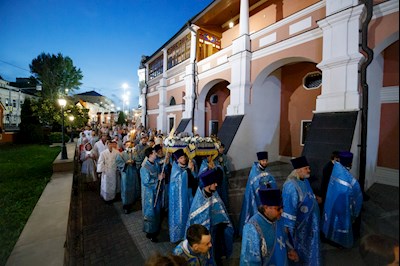 Всенощное бдение с чином погребения Божией Матери в Свято-Троицком кафедральном соборе г. Саратова