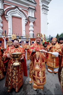 Архиереи Саратовской митрополии соборно совершили Литургию
