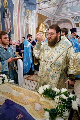 Всенощное бдение с чином погребения Божией Матери в Свято-Троицком кафедральном соборе г. Саратова
