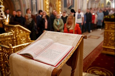 Ночное пасхальное богослужение в Свято-Троицком кафедральном соборе Саратова