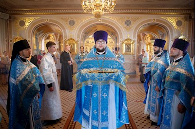 Митрополит Игнатий совершил Божественную литургию в Свято-Троицком кафедральном соборе г. Саратова