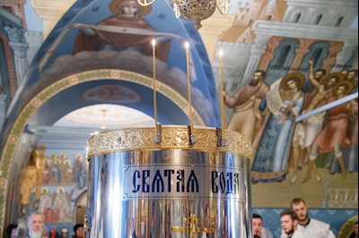 Великая вечерня в соединении с Литургией святителя Василия Великого и чин Великого освящения воды в Успенском храме Свято-Троицкого кафедрального собора г. Саратова