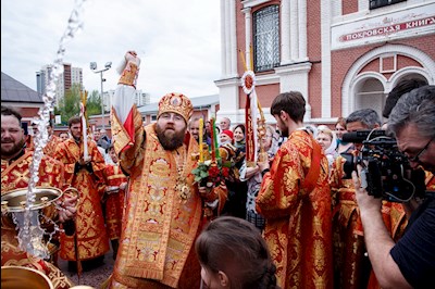 Архиереи Саратовской митрополии соборно совершили Литургию
