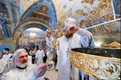 Великая вечерня в соединении с Литургией святителя Василия Великого и чин Великого освящения воды в Успенском храме Свято-Троицкого кафедрального собора г. Саратова