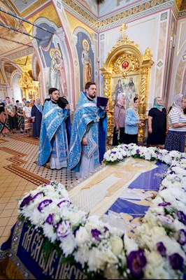 Митрополит Игнатий совершил Божественную литургию в Свято-Троицком кафедральном соборе г. Саратова