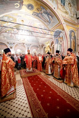 Ночное пасхальное богослужение в Свято-Троицком кафедральном соборе Саратова