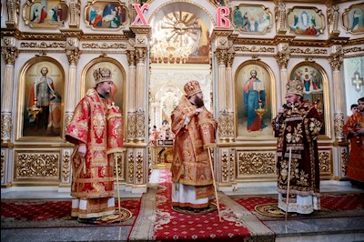 Архиереи Саратовской митрополии соборно совершили Литургию
