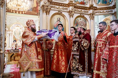 Архиереи Саратовской митрополии соборно совершили Литургию
