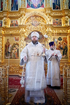 Митрополит Игнатий совершил Божественную литургию в Свято-Троицком кафедральном соборе г. Саратова