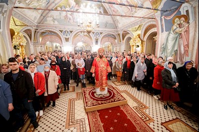 Ночное пасхальное богослужение в Свято-Троицком кафедральном соборе Саратова