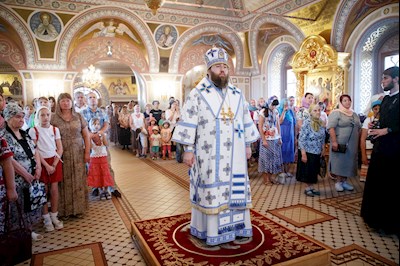 Митрополит Игнатий совершил Божественную литургию в Свято-Троицком кафедральном соборе г. Саратова