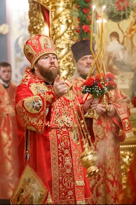 Ночное пасхальное богослужение в Свято-Троицком кафедральном соборе Саратова