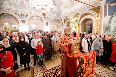 Ночное пасхальное богослужение в Свято-Троицком кафедральном соборе Саратова