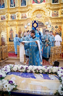 Митрополит Игнатий совершил Божественную литургию в Свято-Троицком кафедральном соборе г. Саратова