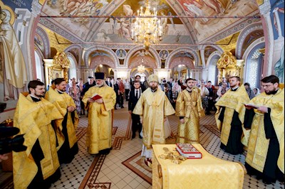 Таинство Венчания в Свято-Троицком кафедральном соборе г. Саратова