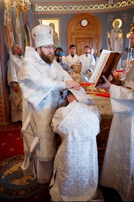 Митрополит Игнатий совершил Божественную литургию в Свято-Троицком кафедральном соборе г. Саратова