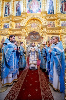 Митрополит Игнатий совершил Божественную литургию в Свято-Троицком кафедральном соборе г. Саратова