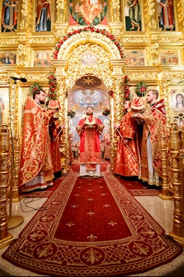 Ночное пасхальное богослужение в Свято-Троицком кафедральном соборе Саратова