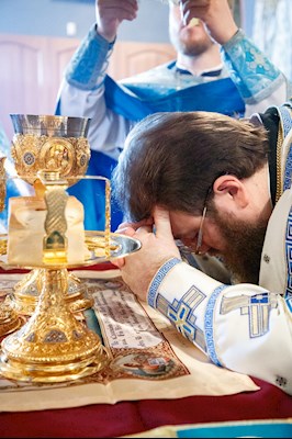Митрополит Игнатий совершил Божественную литургию в Свято-Троицком кафедральном соборе г. Саратова