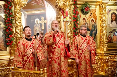 Ночное пасхальное богослужение в Свято-Троицком кафедральном соборе Саратова