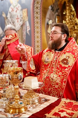 Ночное пасхальное богослужение в Свято-Троицком кафедральном соборе Саратова