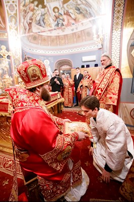 Ночное пасхальное богослужение в Свято-Троицком кафедральном соборе Саратова