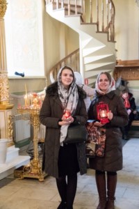 Благодатный огонь доставили на Пасхальную вечерню, которую возглавил Митрополит Лонгин