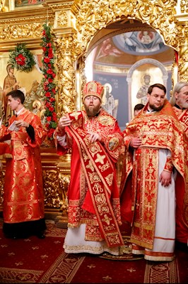 Ночное пасхальное богослужение в Свято-Троицком кафедральном соборе Саратова