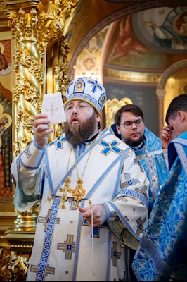 Митрополит Игнатий совершил Божественную литургию в Свято-Троицком кафедральном соборе г. Саратова