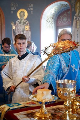 Митрополит Игнатий совершил Божественную литургию в Свято-Троицком кафедральном соборе г. Саратова