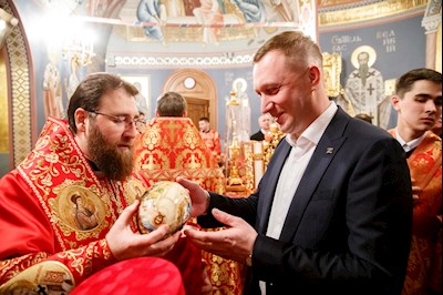 Ночное пасхальное богослужение в Свято-Троицком кафедральном соборе Саратова