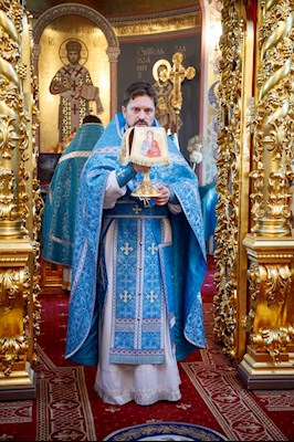 Митрополит Игнатий совершил Божественную литургию в Свято-Троицком кафедральном соборе г. Саратова
