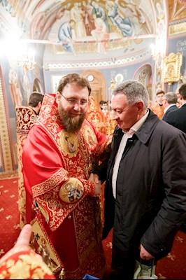 Ночное пасхальное богослужение в Свято-Троицком кафедральном соборе Саратова