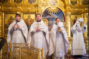 В Свято-Троицком соборе совершена Крещальная литургия