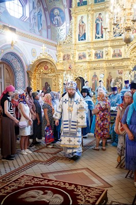 Митрополит Игнатий совершил Божественную литургию в Свято-Троицком кафедральном соборе г. Саратова