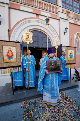 Митрополит Игнатий совершил Божественную литургию в Свято-Троицком кафедральном соборе г. Саратова